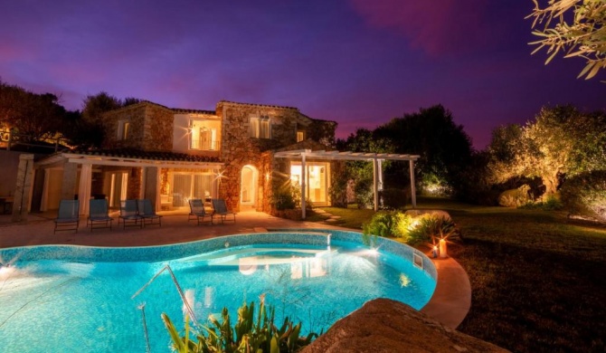 Villa Ginestra - Trascorri la tua vacanza in Sardegna in una Villa di lusso a 500 mt dal mare