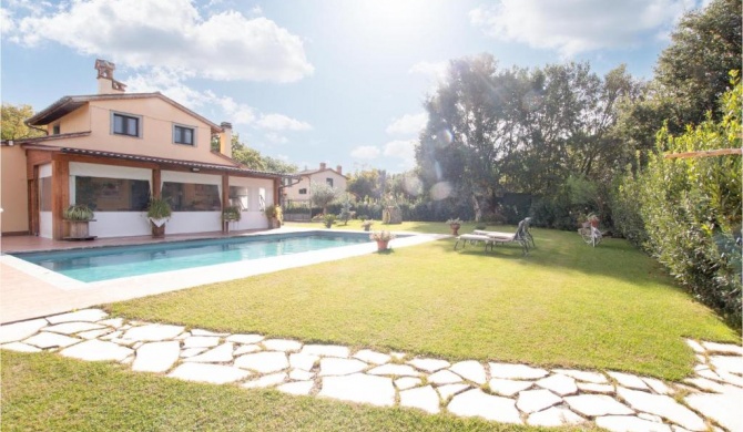 Awesome home in Castiglion Fiorentino with Outdoor swimming pool, 4 Bedrooms and WiFi