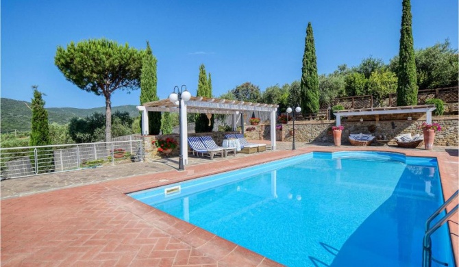 Beautiful home in Castiglione della Pesc with Outdoor swimming pool, WiFi and 2 Bedrooms