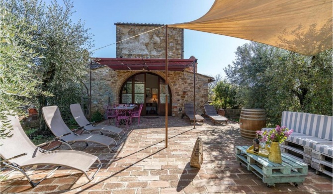 Awesome home in Castellina in Chianti with Outdoor swimming pool and 2 Bedrooms