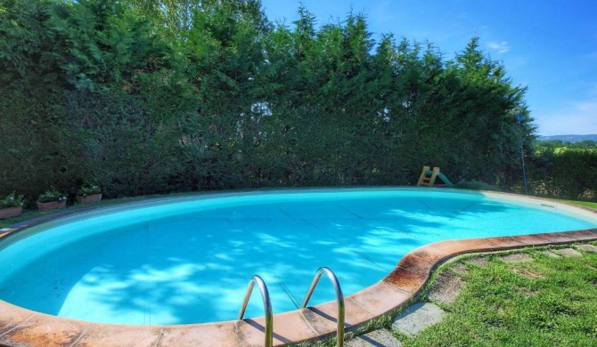 Farmhouse with 2 apartments swimming pool between Montepulciano and Trasimeno