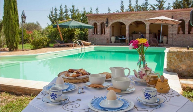 Awesome home in Chiaramonte Gulfi with WiFi, Private swimming pool and Outdoor swimming pool