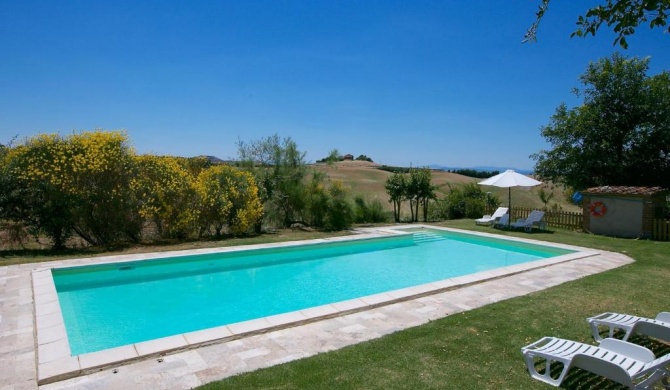 Gorgeous Farmhouse with Pool in Castelnuovo Berardenga