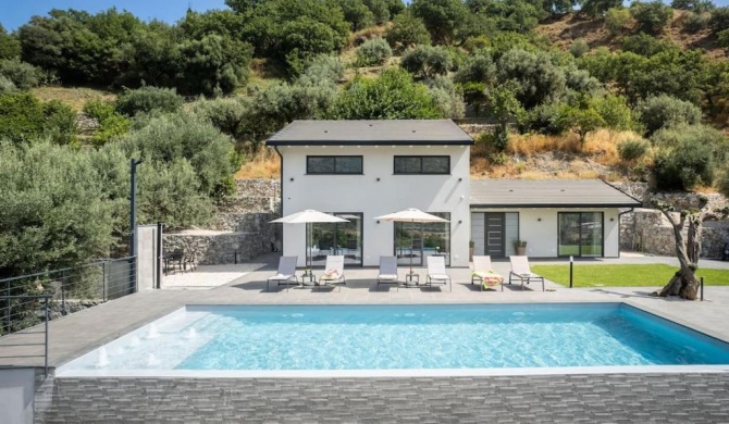 3 Bedroom Modern Villa, Pool, Savoca, East Sicily