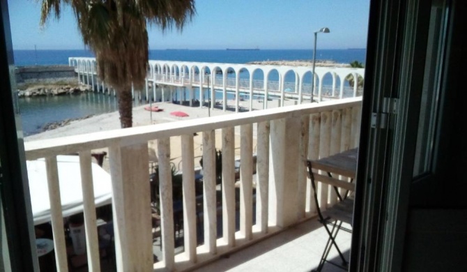 Suite beachfront near the station and Port, 5 beds